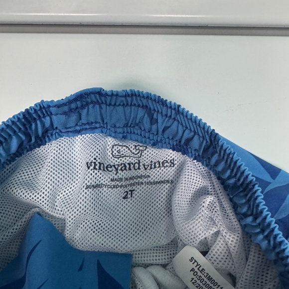 Vineyard Vine 2T swim - Picture 2 of 3